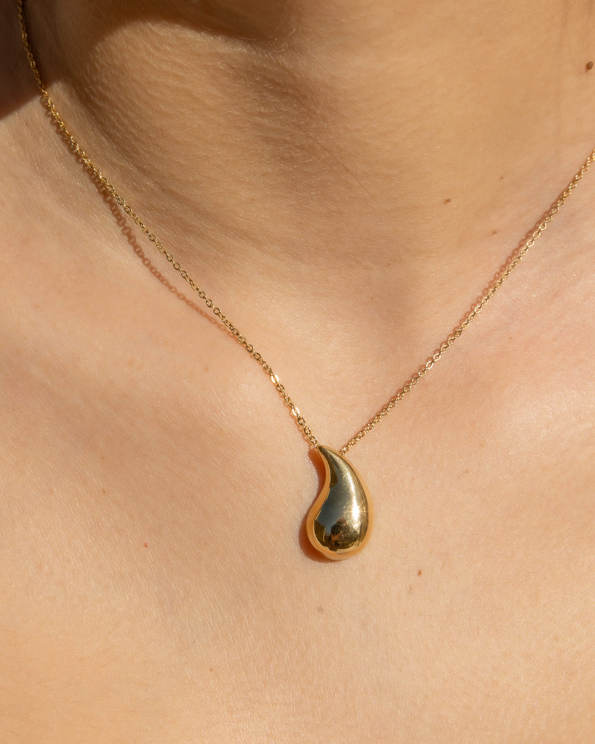 Collar Acero Gota Hueca